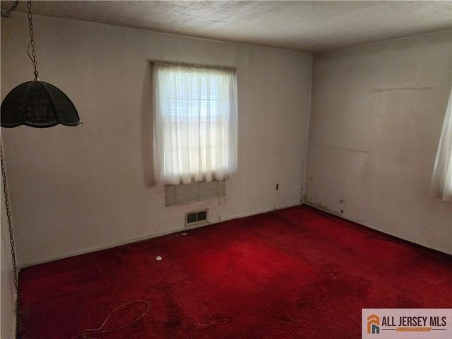 130 Garden Terrace, Edison, NJ 08817