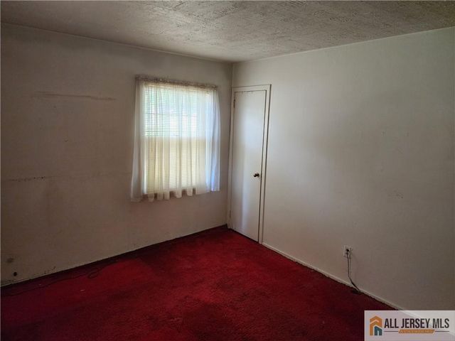 130 Garden Terrace, Edison, NJ 08817