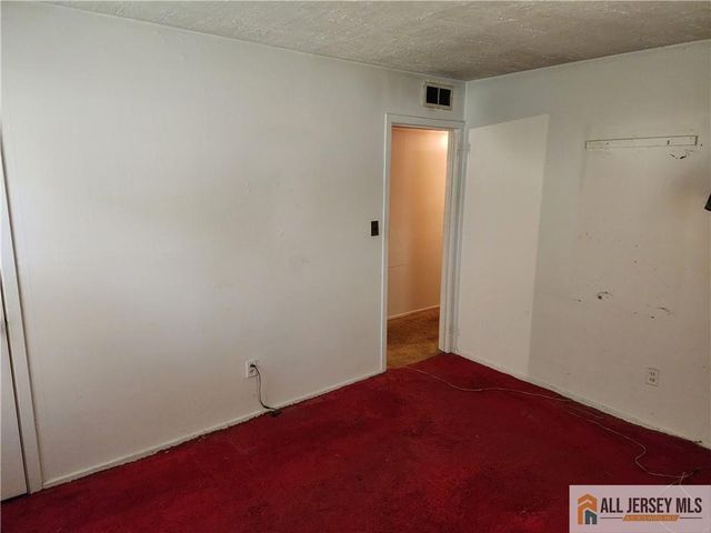 130 Garden Terrace, Edison, NJ 08817