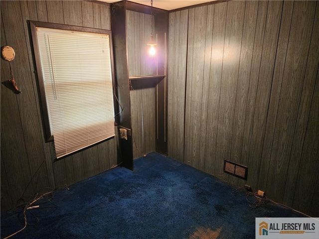 130 Garden Terrace, Edison, NJ 08817