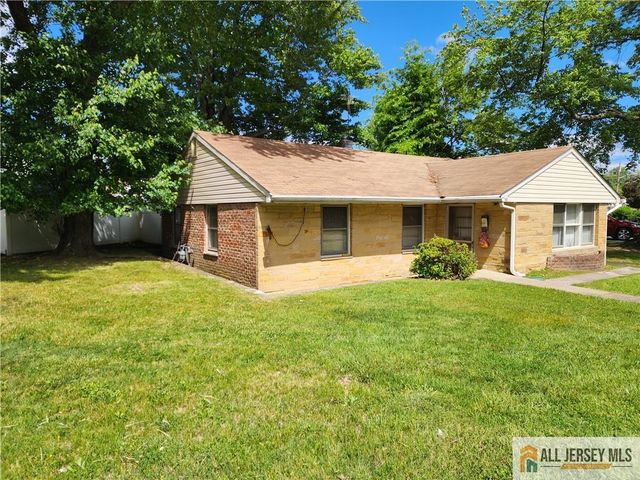 130 Garden Terrace, Edison, NJ 08817