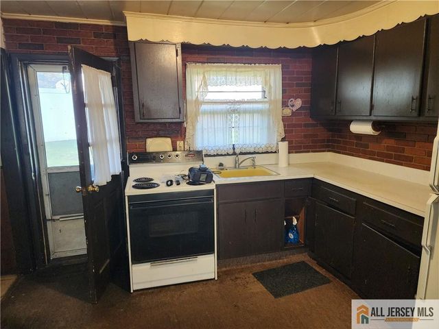 130 Garden Terrace, Edison, NJ 08817