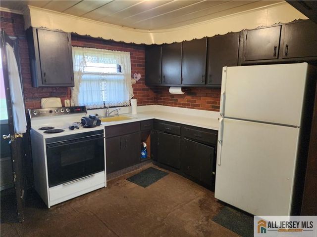 130 Garden Terrace, Edison, NJ 08817