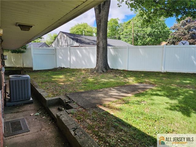 130 Garden Terrace, Edison, NJ 08817
