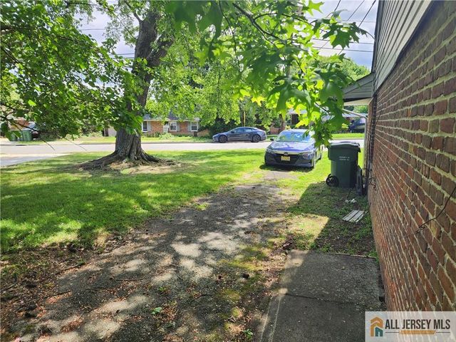 130 Garden Terrace, Edison, NJ 08817