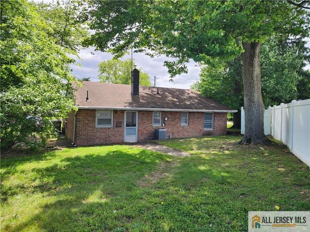 130 Garden Terrace, Edison, NJ 08817