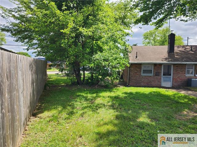 130 Garden Terrace, Edison, NJ 08817