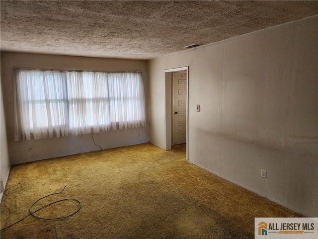 130 Garden Terrace, Edison, NJ 08817