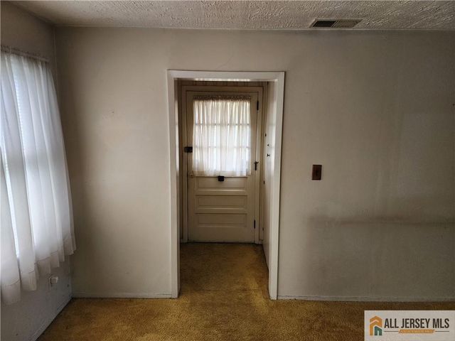 130 Garden Terrace, Edison, NJ 08817