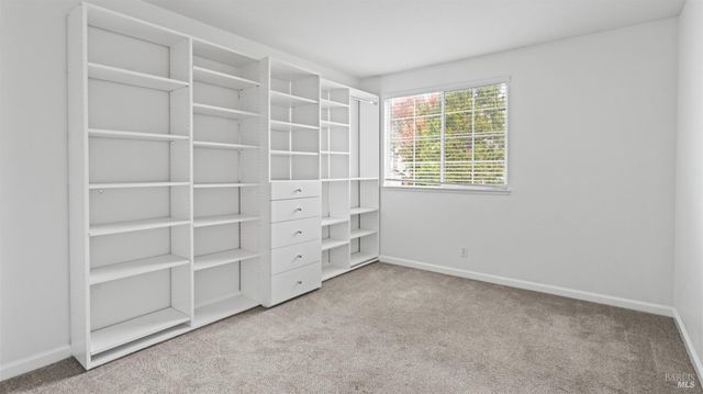 1714 Zinfandel Dr, Petaluma, CA 94954