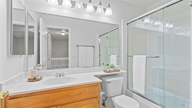 1714 Zinfandel Dr, Petaluma, CA 94954