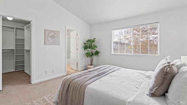 1714 Zinfandel Dr, Petaluma, CA 94954