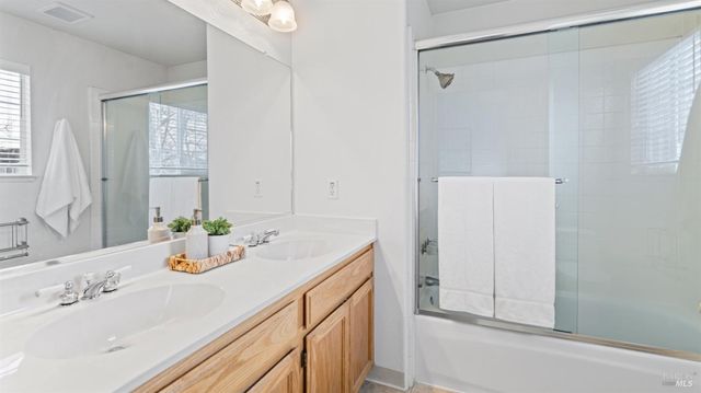 1714 Zinfandel Dr, Petaluma, CA 94954