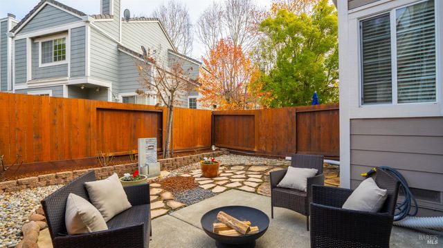 1714 Zinfandel Dr, Petaluma, CA 94954