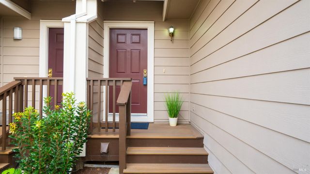 1714 Zinfandel Dr, Petaluma, CA 94954