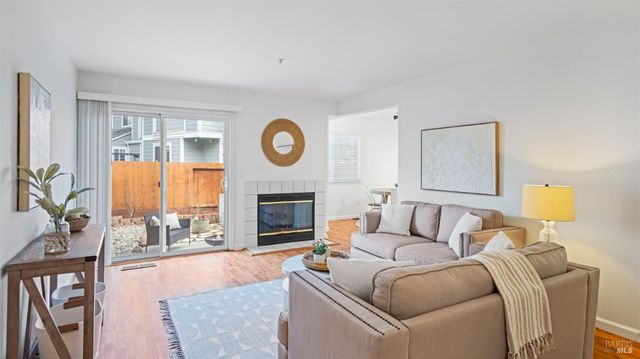 1714 Zinfandel Dr, Petaluma, CA 94954