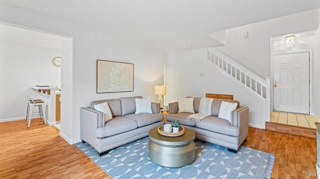 1714 Zinfandel Dr, Petaluma, CA 94954