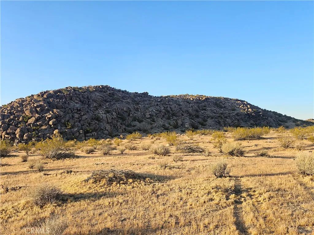 28 Saddle Rock, Lucerne Valley, CA 92356