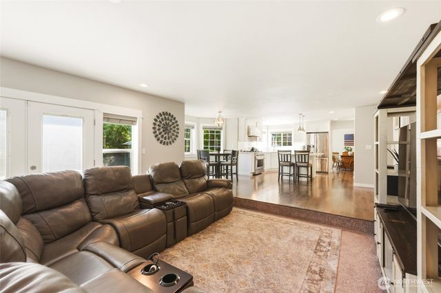 24015 SE 380th Street, Enumclaw, WA 98022