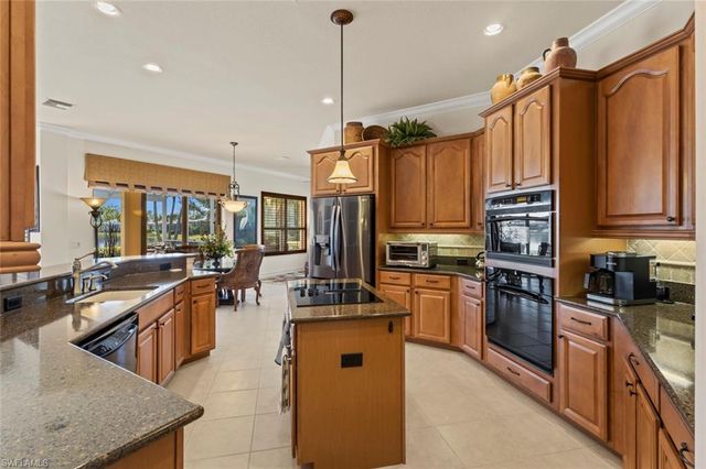 2634 Stonyhill CT, Cape Coral, FL 33991