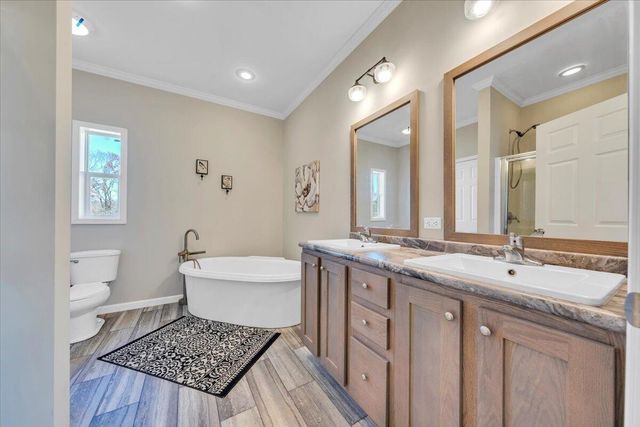 1625 Airport RD, Moneta, VA 24121