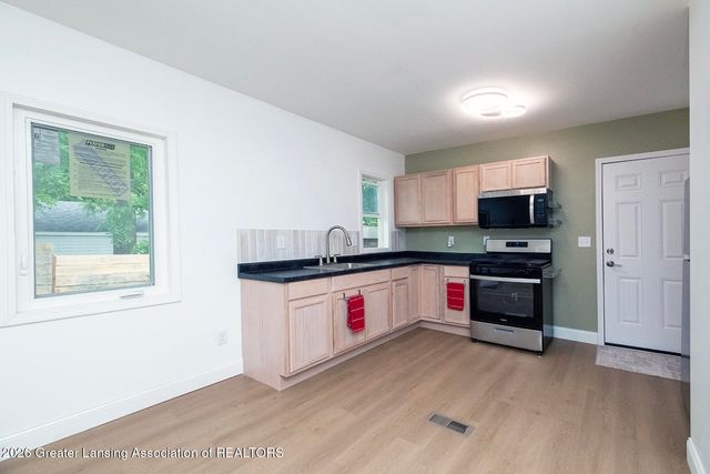 1354 Lansing Avenue, Lansing, MI 48915