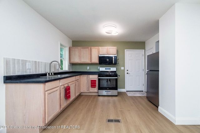 1354 Lansing Avenue, Lansing, MI 48915