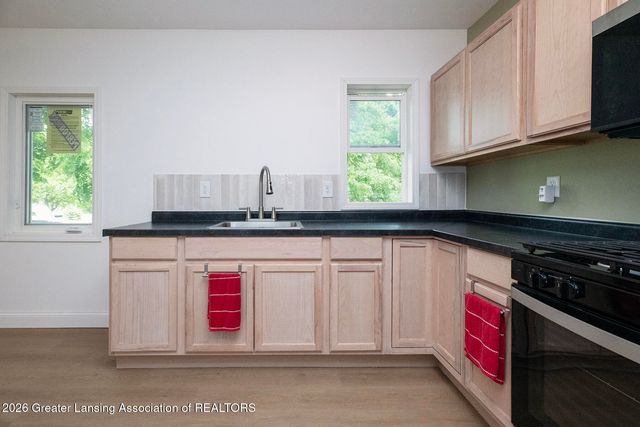 1354 Lansing Avenue, Lansing, MI 48915