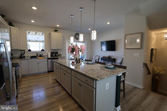 677 SEEBACK DR, Charles Town, WV 25414