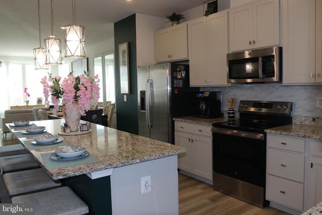 677 SEEBACK DR, Charles Town, WV 25414