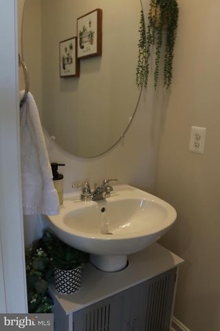 677 SEEBACK DR, Charles Town, WV 25414