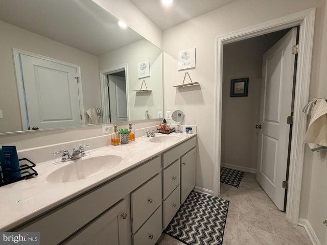 677 SEEBACK DR, Charles Town, WV 25414