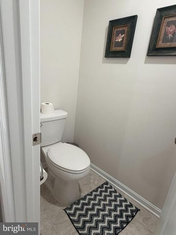 677 SEEBACK DR, Charles Town, WV 25414