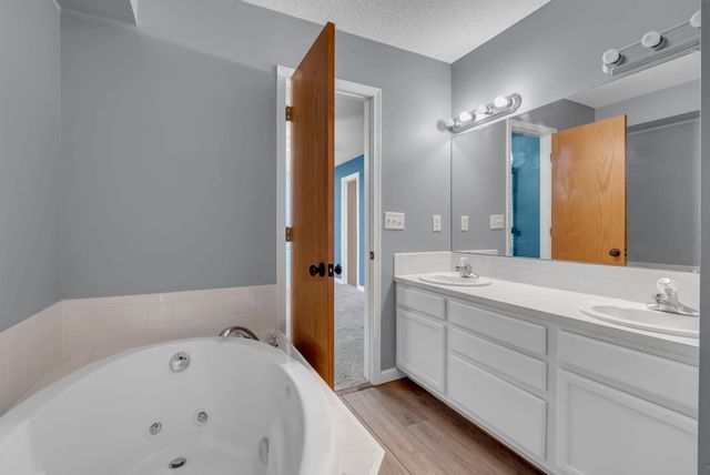 1826 N Columbine Cir, Andover, KS 67002