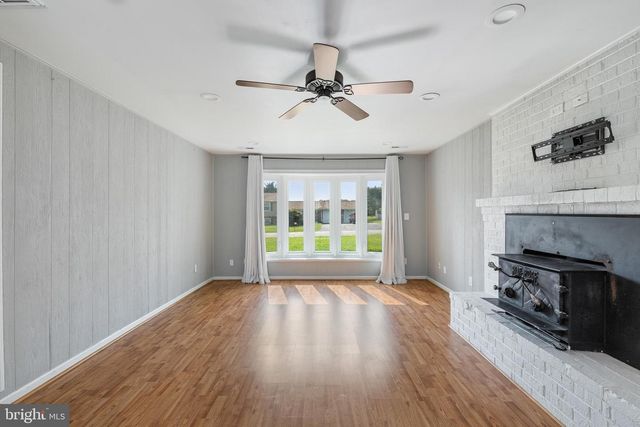 718 EDWARDS DR, Fredericksburg, VA 22405