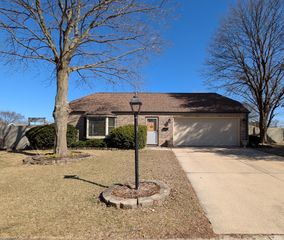 27 Winrock Road, Montgomery, IL 60538