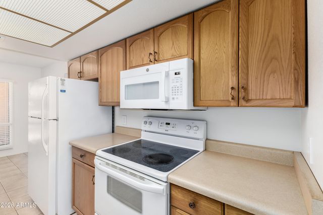 26619 S SNEAD Drive, Sun Lakes, AZ 85248