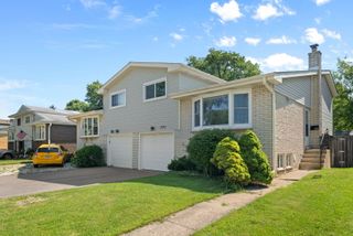 1721 N wilshire Drive, Arlington Heights, IL 60004