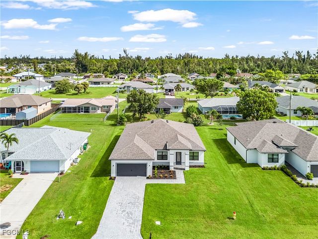 1816 SW 3rd PL, Cape Coral, FL 33991