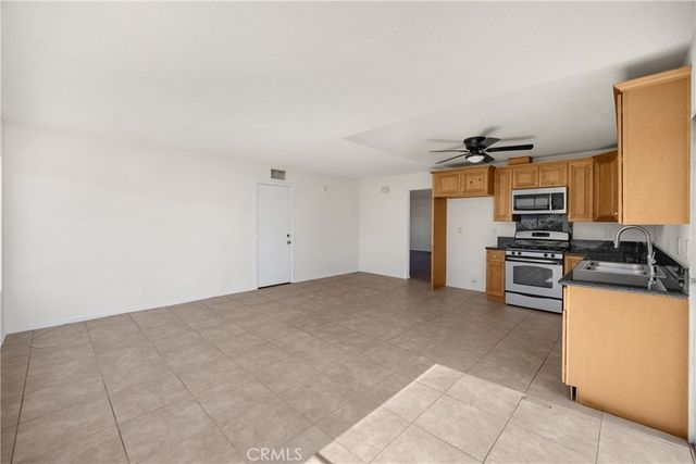 989 Oakdale, Corona, CA 92878