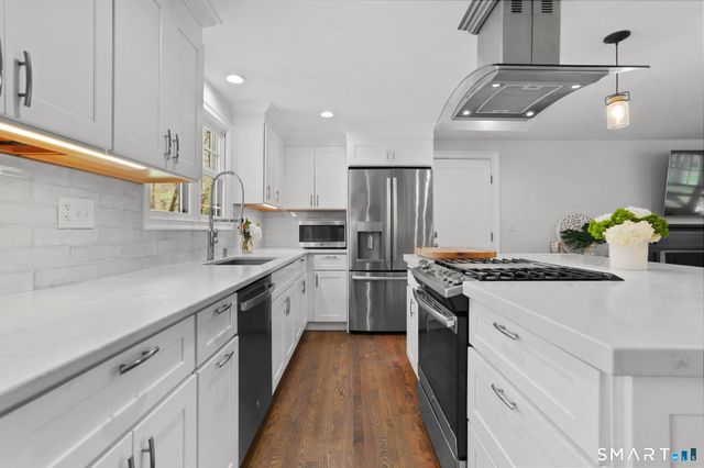 208 Wildflower Lane, Fairfield, CT 06824