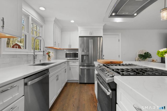 208 Wildflower Lane, Fairfield, CT 06824