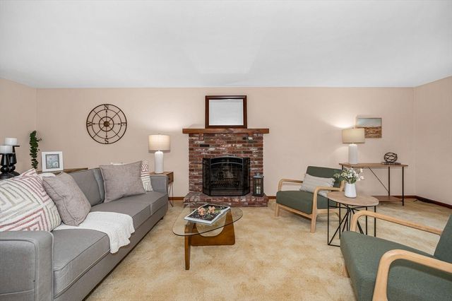 385 N Broadway, Haverhill, MA 01832