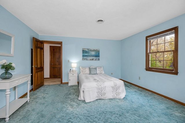385 N Broadway, Haverhill, MA 01832