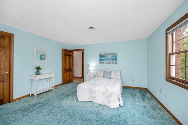 385 N Broadway, Haverhill, MA 01832