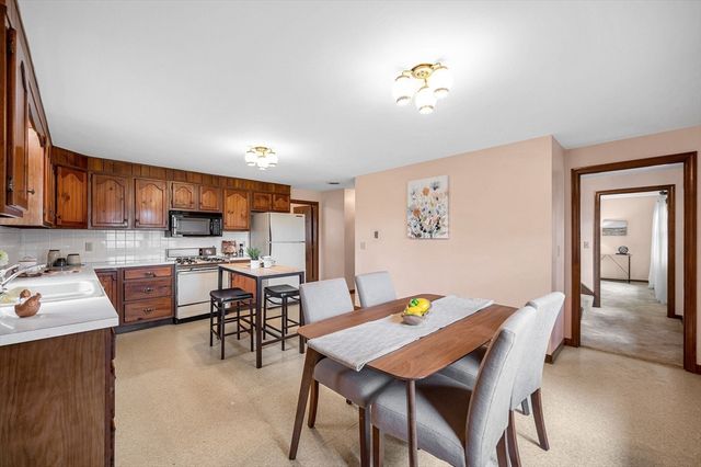 385 N Broadway, Haverhill, MA 01832