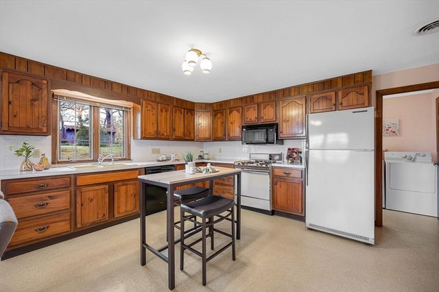 385 N Broadway, Haverhill, MA 01832