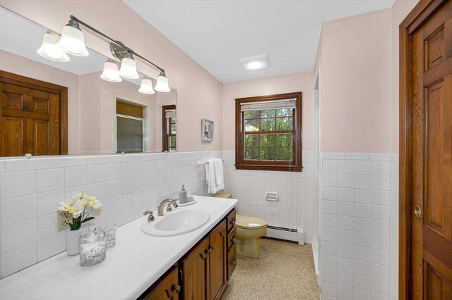 385 N Broadway, Haverhill, MA 01832