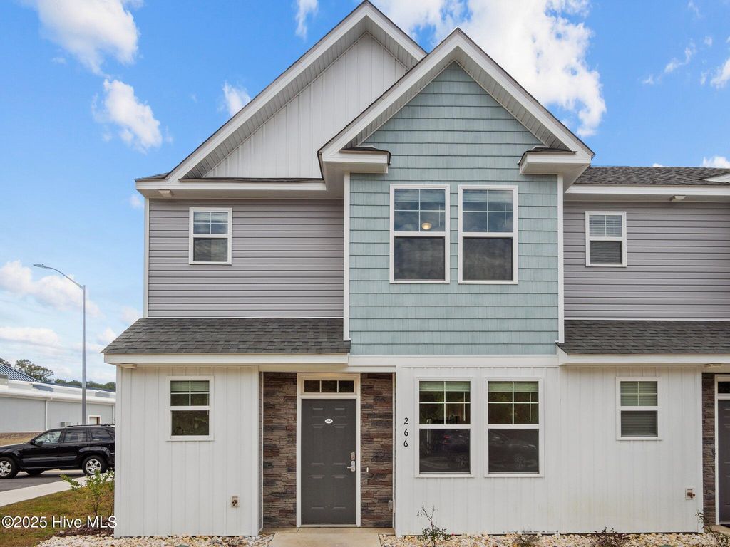 266 Sandy Cove Lane, Sneads Ferry, NC 28460