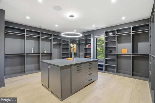 1608 WRIGHTSON DR, Mclean, VA 22101